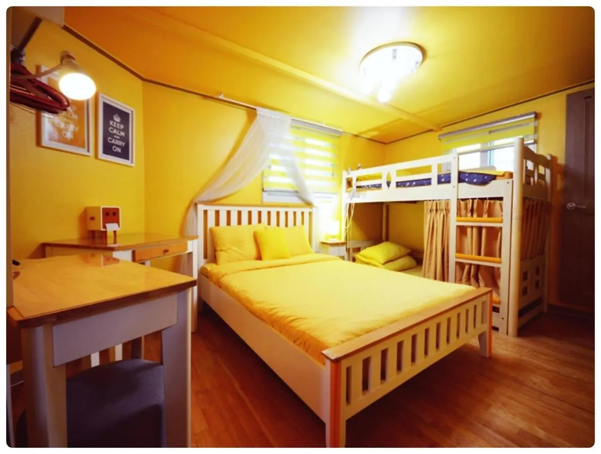 Han River Residence & Guesthouse Сеул