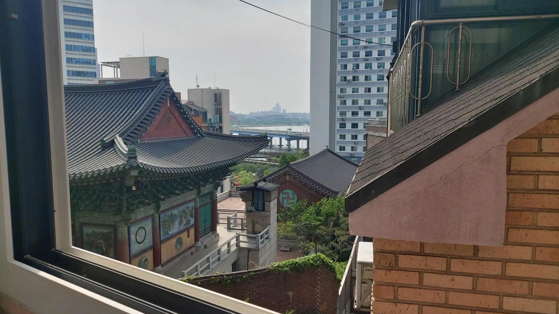 Han River Residence & Guesthouse Сеул