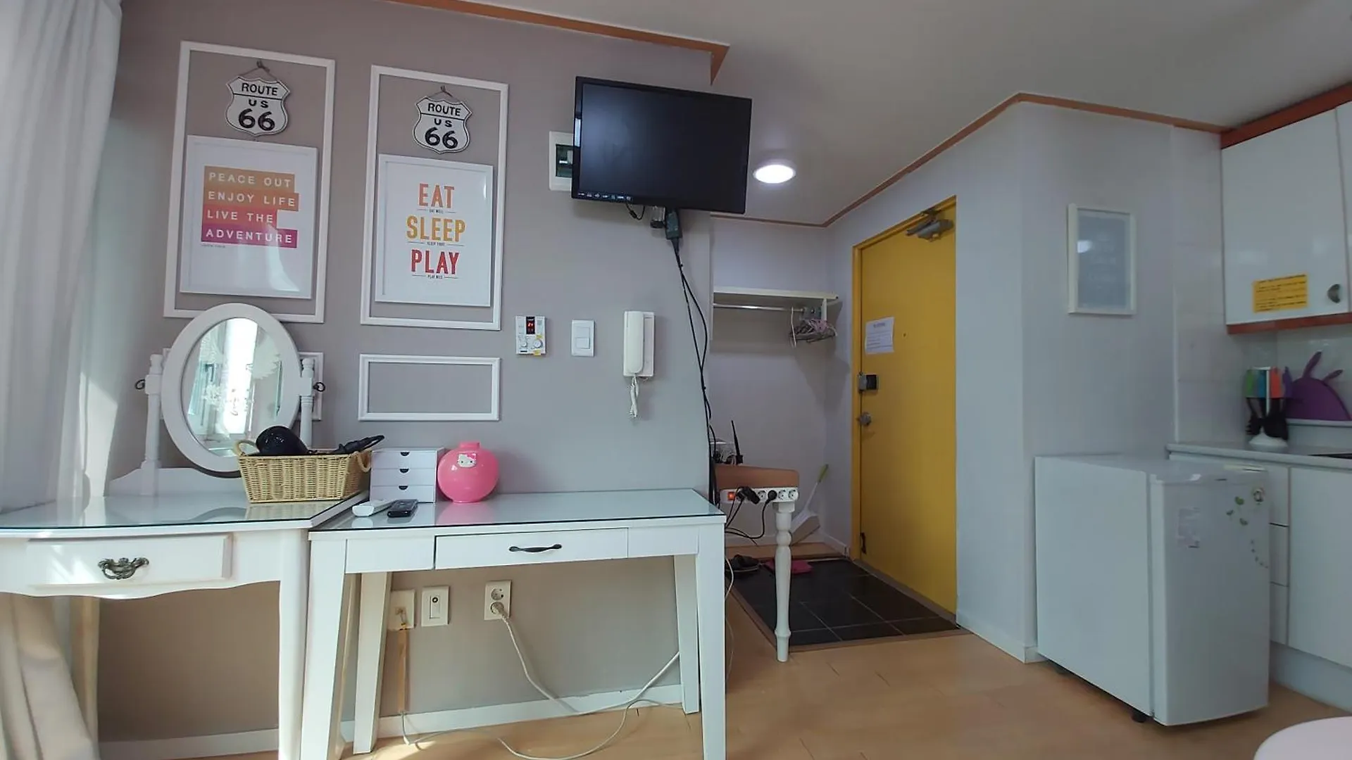 Han River Residence & Guesthouse Сеул 2*,