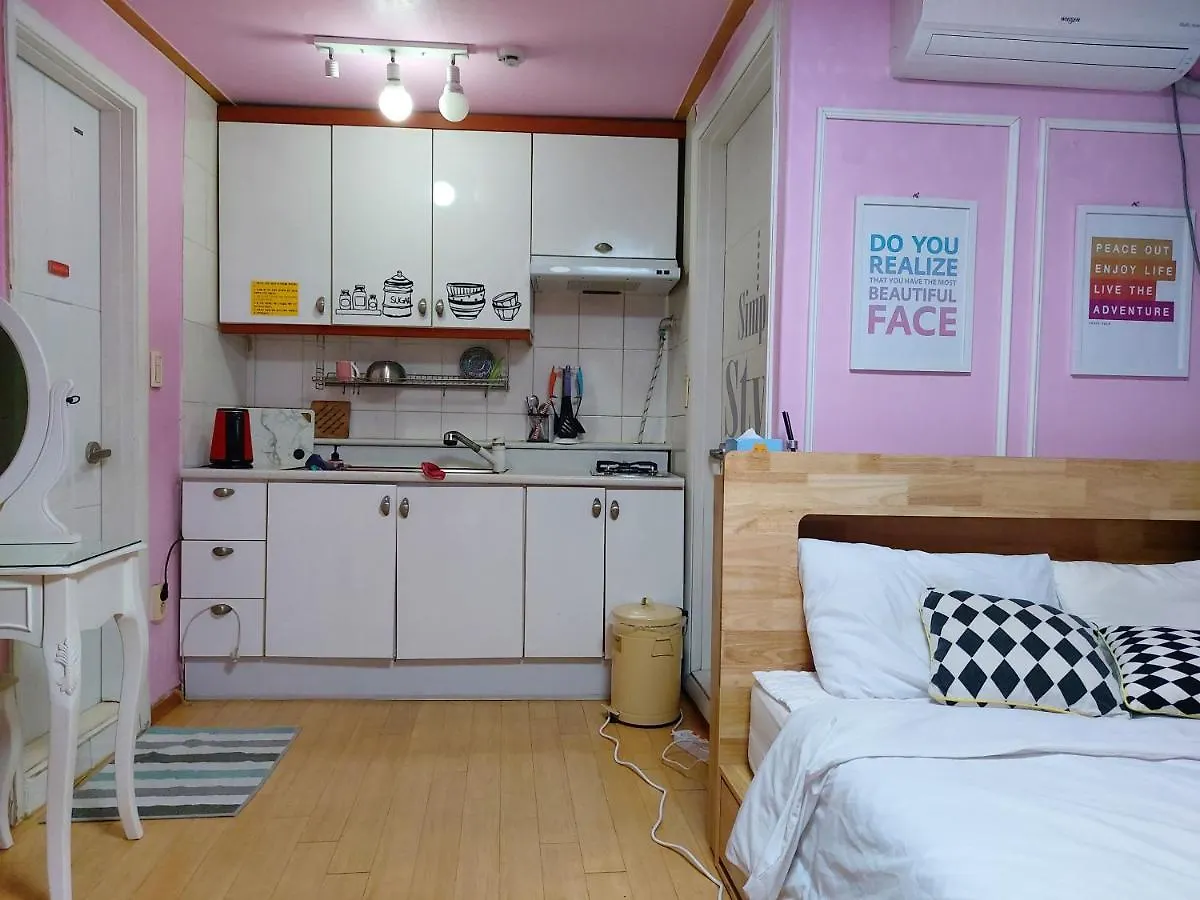 Han River Residence & Guesthouse Seoul 2*,  South Korea