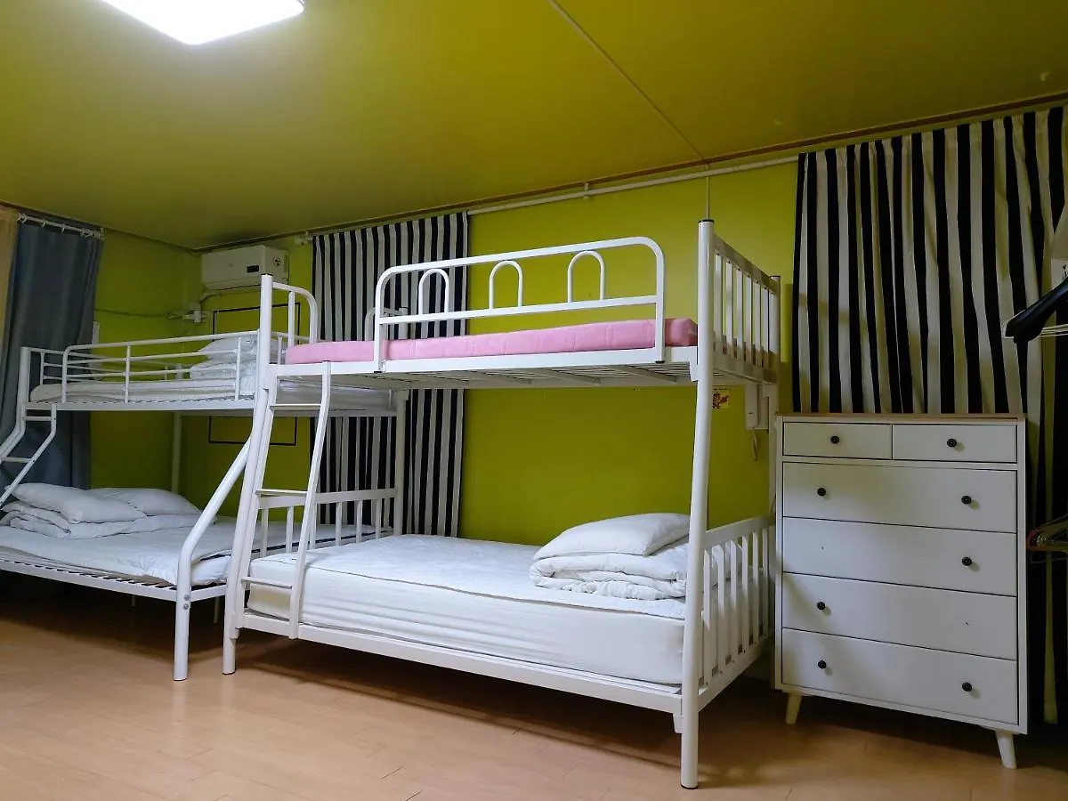Han River Residence & Guesthouse Seoul 2*,